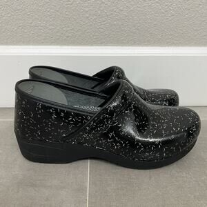 Dansko XP 2.0 Womens 42 Black Patent Leather Slip On Slip Resistant Clogs Shoes